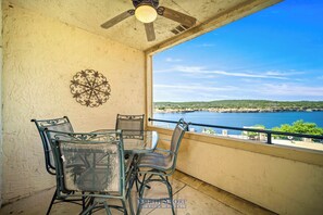 Outdoor dining - UNIT 1225 1 Bed 1 Bath on Lake Travis with Lake View (Lake Travis)
