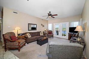 Een televisie en een dvd-speler