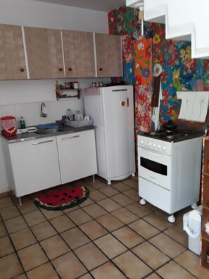Cookware/dishes/utensils