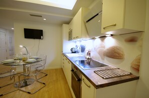Fridge, microwave, dishwasher, coffee/tea maker