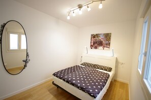 2 chambres, fer et planche à repasser, Wi-Fi gratuit, draps fournis