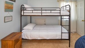 5 dormitorios, tabla de planchar con plancha, Internet y ropa de cama