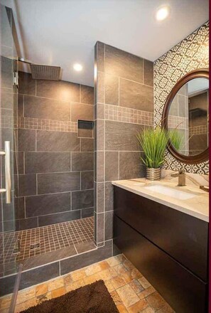 Douche, serviettes fournies