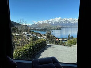 Interior - 7Manata - Amazing 270deg views! Golf & Ski 10bedrm/8bathrm + 4x seven-seat 4WD's (Fernhill)