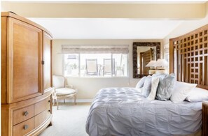 4 bedrooms, iron/ironing board, WiFi, bed sheets - Full Beach Front Home - 2002 W. Oceanfront, Full Beach Front Home - 2002 W. Oceanfront (Newport Beach)