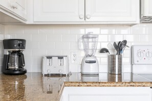 Fridge, microwave, oven, stovetop - Benjamin - 2001 Court St. (Newport Beach)