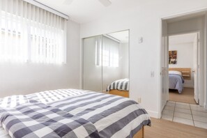 4 bedrooms, iron/ironing board, WiFi, bed sheets