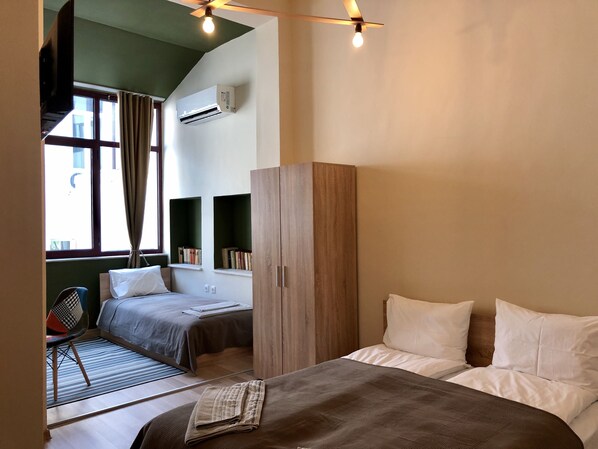 Cortinas blackout, tabla de planchar con plancha y cunas gratuitas 