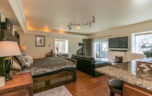 Eagles Nest | Free WiFi - Lake Roosevelt Suites (Evans)