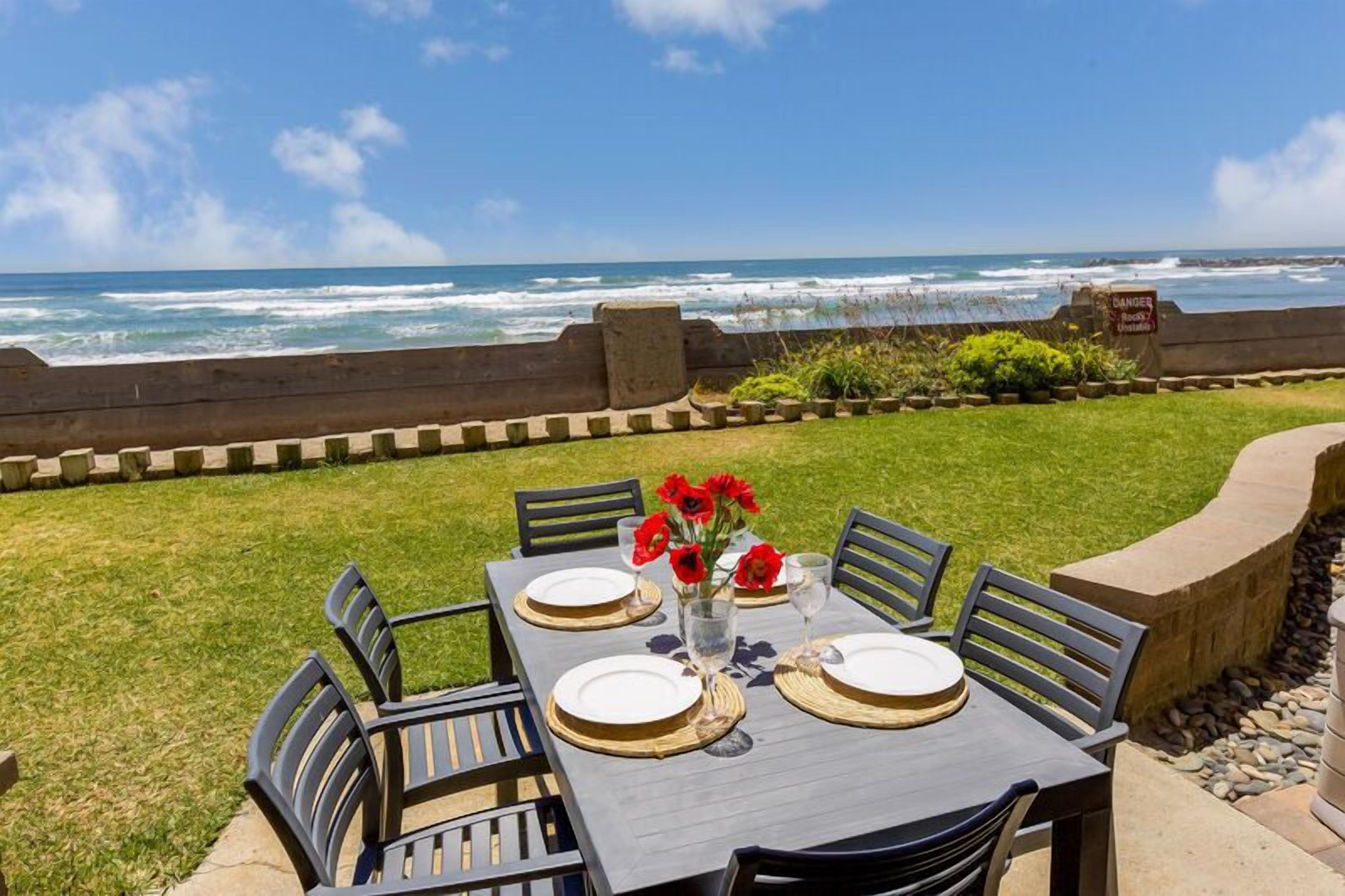 Luxury Beachfront Lower Cottage, E17 North Coast Village