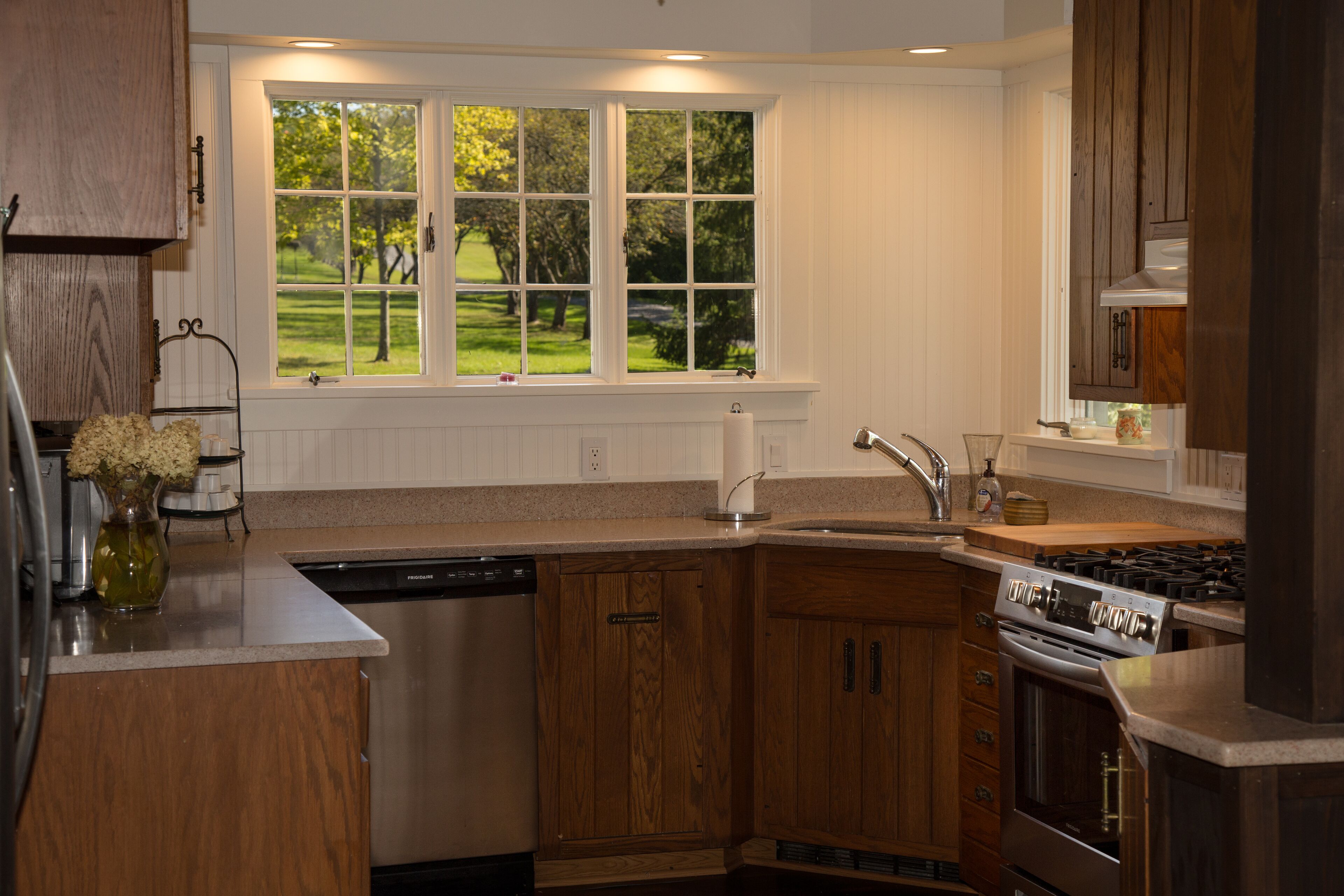 SPECTACULAR  EAST-SIDE COTTAGE ON KEUKA LAKE