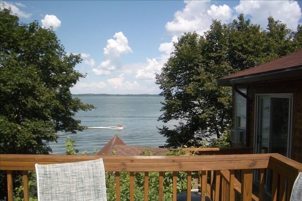 Two Bedroom Cottage with Great Lake Views!