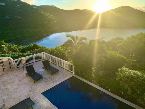 Arco Iris~3 Private King Suites, AC, Private Pool, Ocean Views, well appointed!