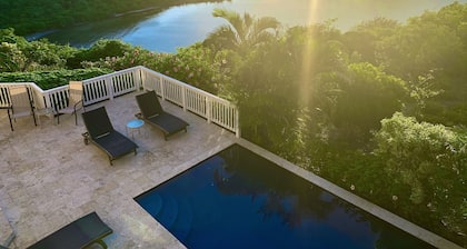 Arco Iris~3 Private King Suites, AC, Private Pool, Ocean Views, well appointed!