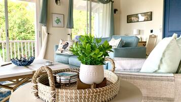 Smart TV, table tennis, books, stereo