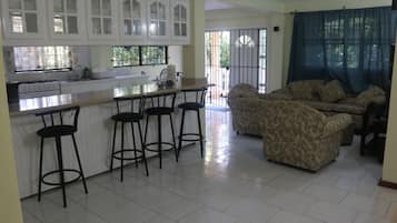 Apartment, 3 Schlafzimmer | Wohnbereich