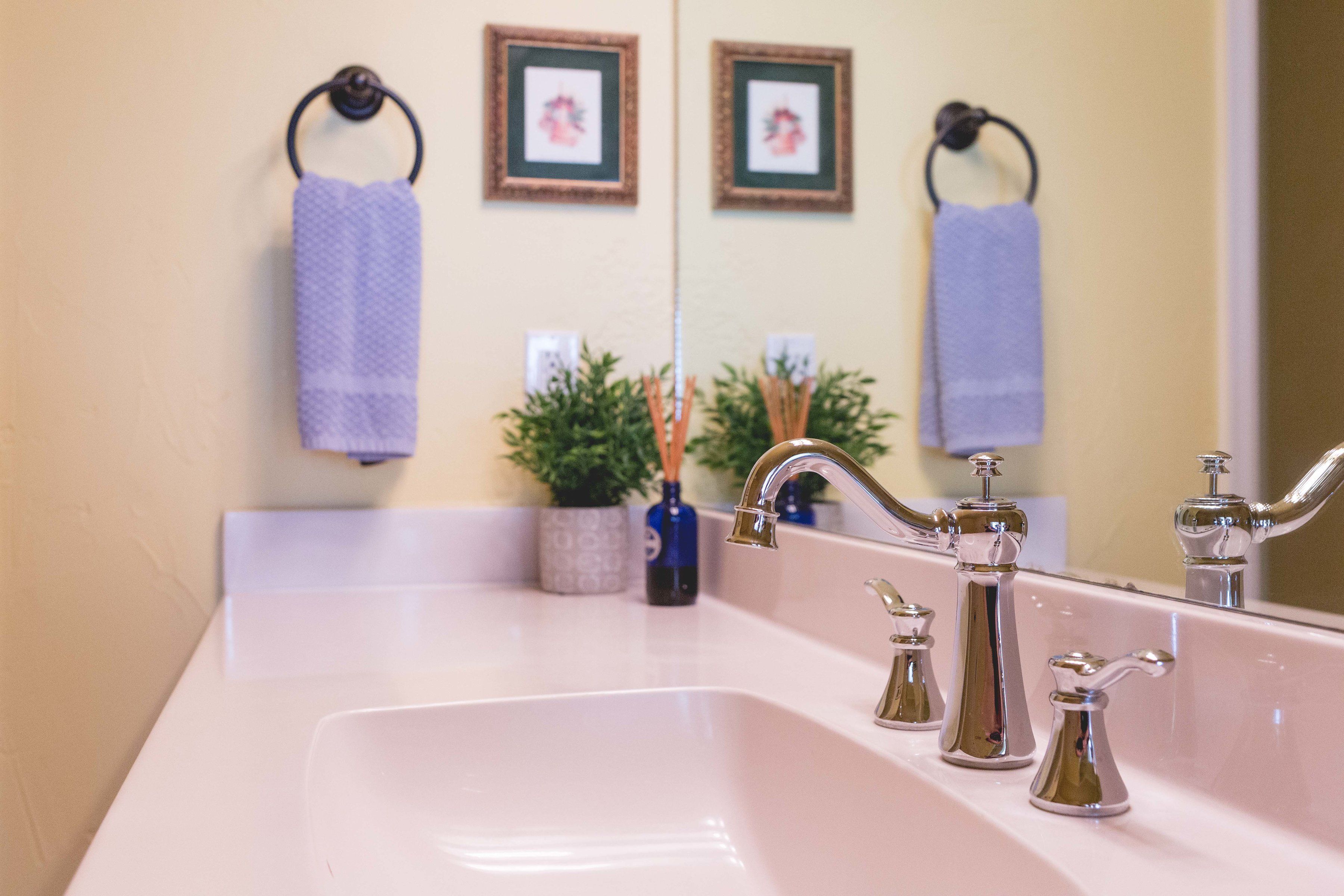 double room, 1 king bed, non smoking | bathroom | shower, hair dryer, towels