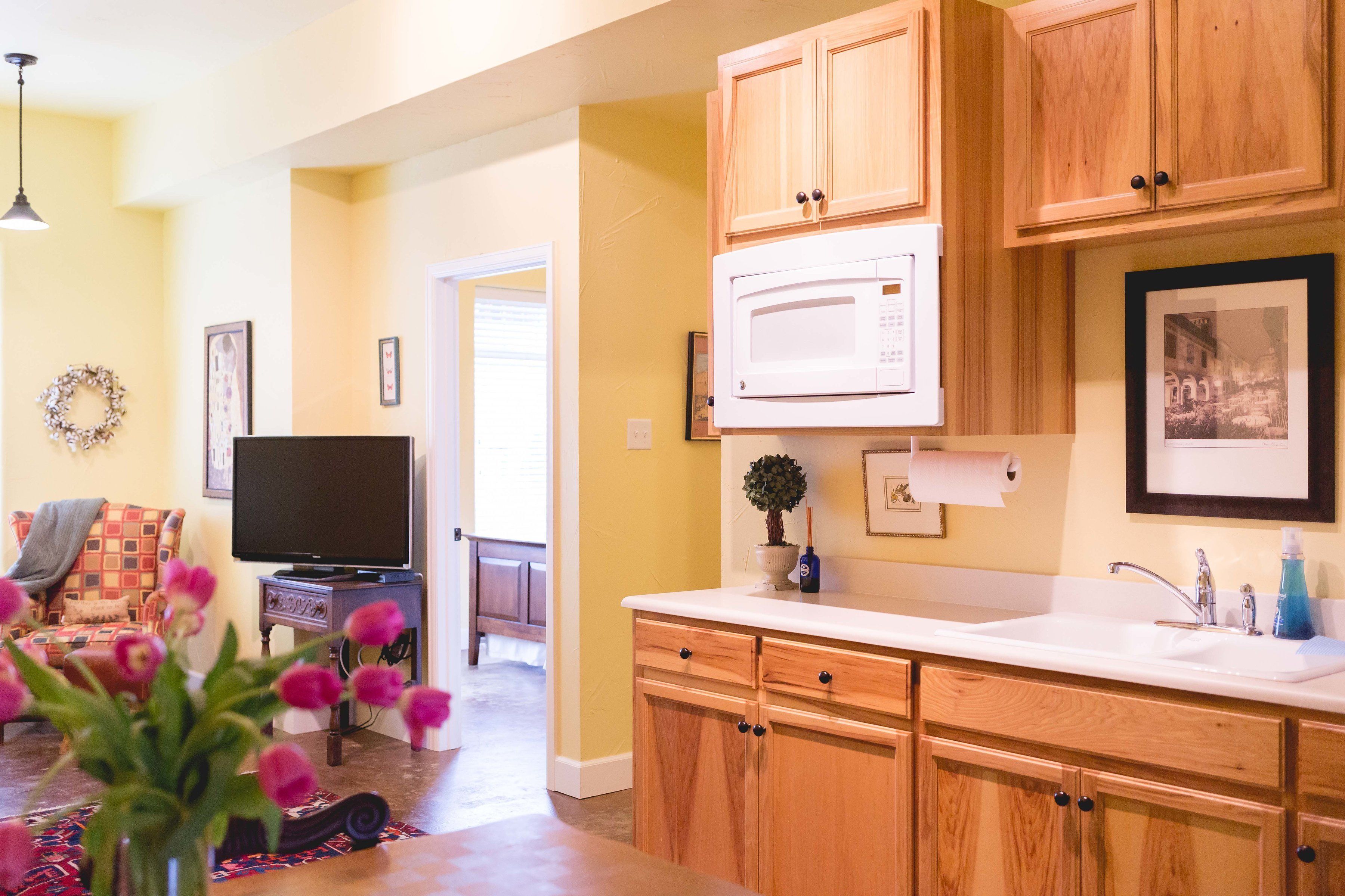 quadruple room, 2 queen beds, non smoking | private kitchenette | full-sized fridge, microwave, cookware/dishes/utensils