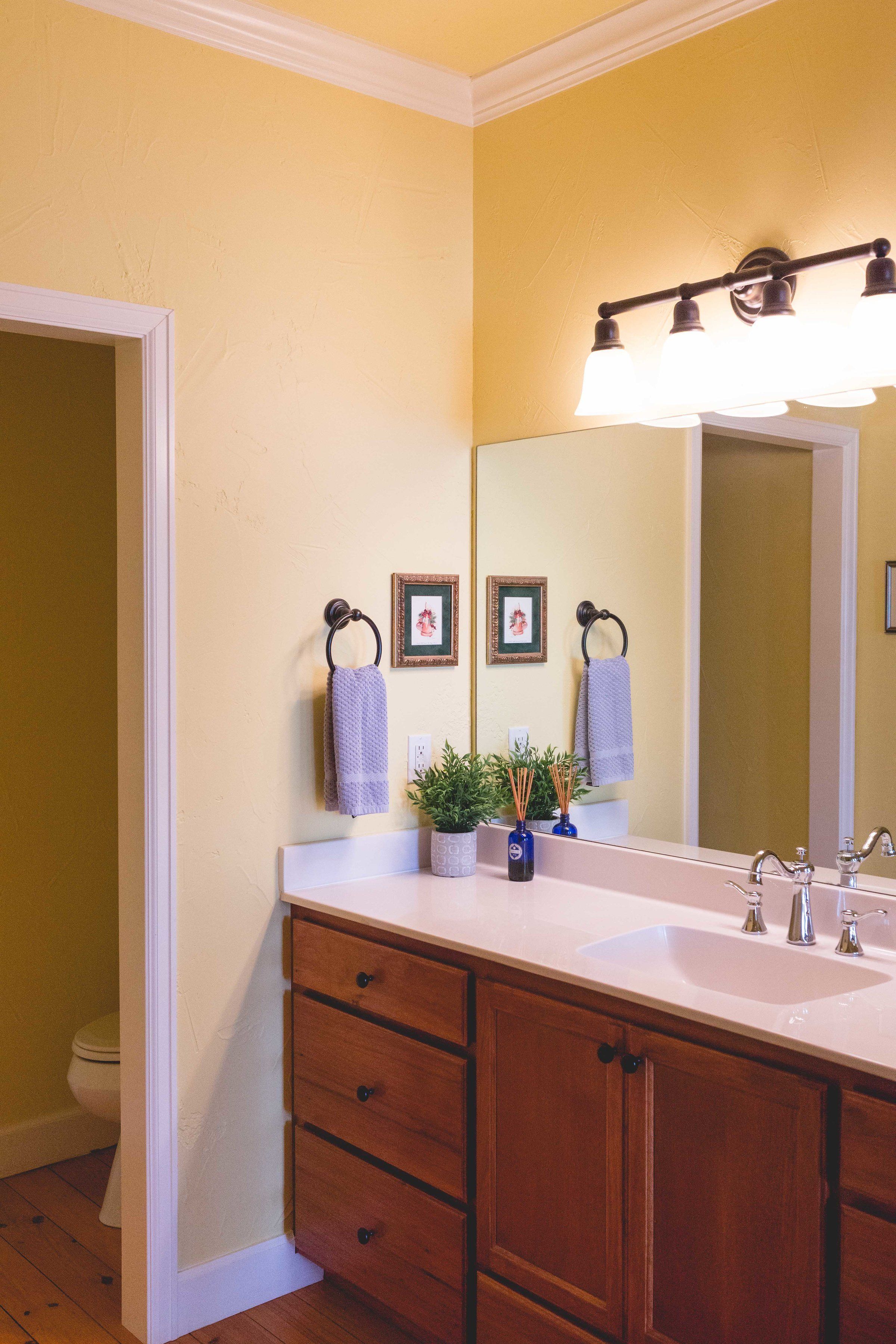 double room, 1 king bed, non smoking | bathroom | shower, hair dryer, towels