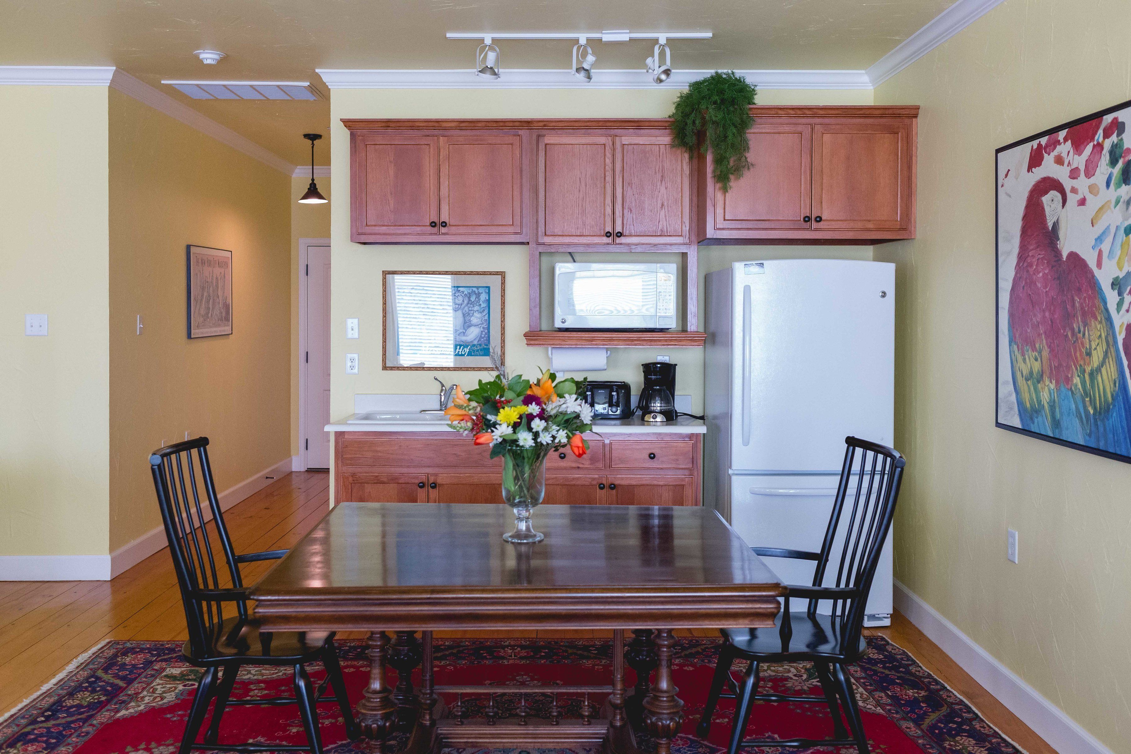 comfort double room, 1 queen bed, non smoking | private kitchenette | full-sized fridge, microwave, cookware/dishes/utensils