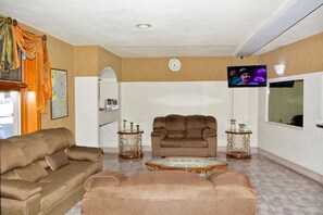 TV LCD 32-inch có truyền hình vệ tinh, TV