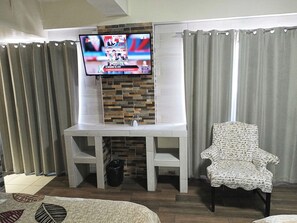 Phòng phong cách cổ điển, 2 giường đôi | Bộ đồ giường kháng dị ứng, bàn, màn/rèm cản sáng