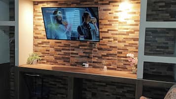 Phòng phong cách cổ điển, 1 giường cỡ king | Bộ đồ giường kháng dị ứng, bàn, màn/rèm cản sáng