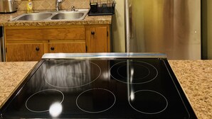 Coffee/tea maker, fridge, microwave, oven - “BrightHouse VII” Collins Beautiful Single Family 3/2 (Jacksonville)