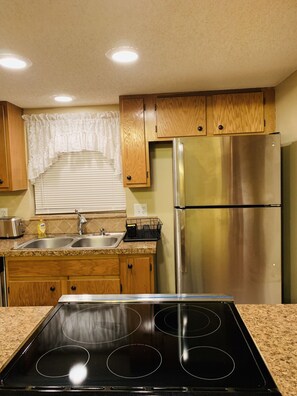 Private kitchen - “BrightHouse VII” Collins Beautiful Single Family 3/2 (Jacksonville)