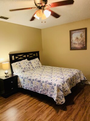 3 bedrooms, iron/ironing board, free WiFi, bed sheets - “BrightHouse VII” Collins Beautiful Single Family 3/2 (Jacksonville)