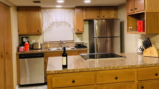 Coffee/tea maker, fridge, microwave, oven - “BrightHouse VII” Collins Beautiful Single Family 3/2 (Jacksonville)