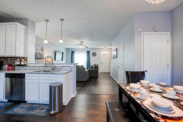 المنشأة من الداخل