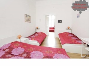 3 多间卧室、客房内保险箱、办公桌、熨斗/熨衣板