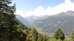 A mountainous landscape with dense forests and a valley. - Outside : 3-room flat for 4 persons on the 1st floor, large terrace with garden furniture.Inside : e (St-Luc)