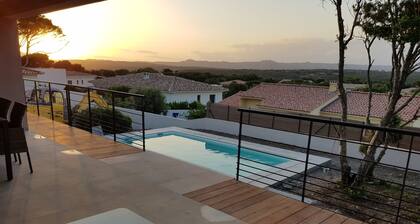 Neues Haus mit beheiztem Pool und privatem Grundstück