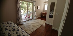 2 habitaciones, escritorio, tabla de planchar con plancha y wifi gratis 