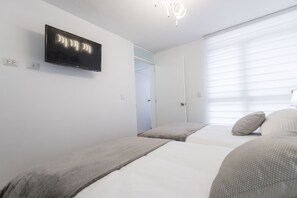 3 bedrooms, in-room safe, desk, iron/ironing board