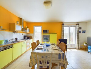 ثلاجة، ميكروويف، فرن، غسالة أطباق