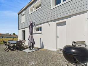 Outdoor dining - A large holiday home for 10 close to the sea (Saint-Gilles-Croix-de-Vie)