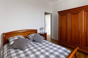 3 bedrooms, iron/ironing board, free WiFi