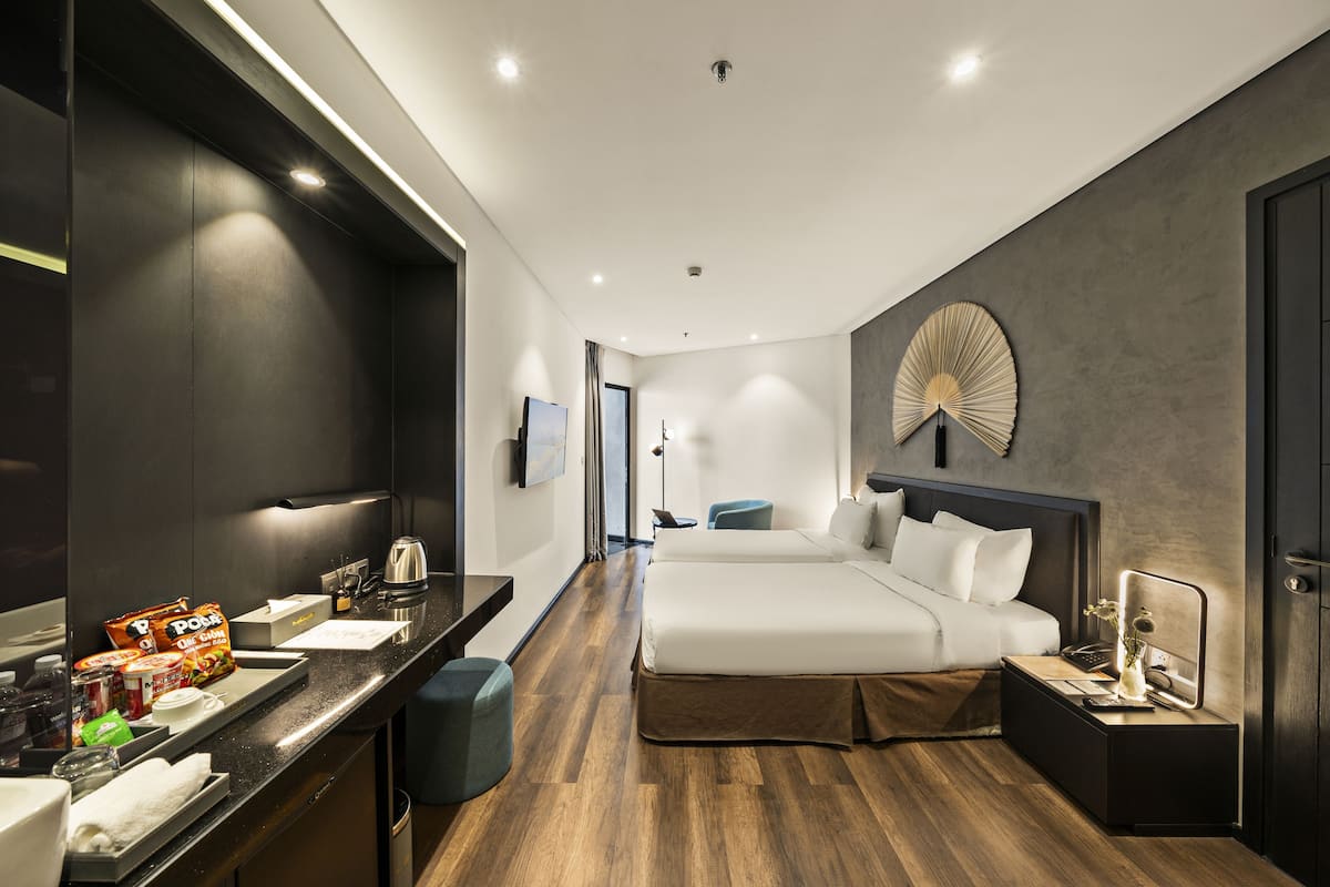 Habitación superior, 2 camas individuales | 1 dormitorio, minibar, caja fuerte y escritorio