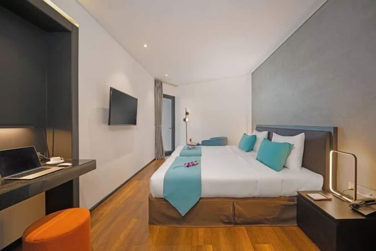 1 dormitorio, minibar, caja fuerte y escritorio