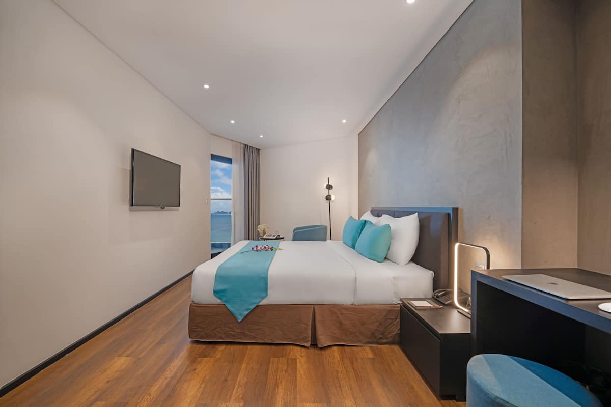 Habitación Deluxe doble, vistas al mar | 1 dormitorio, minibar, caja fuerte y escritorio