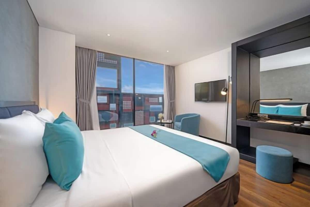 1 dormitorio, minibar, caja fuerte y escritorio