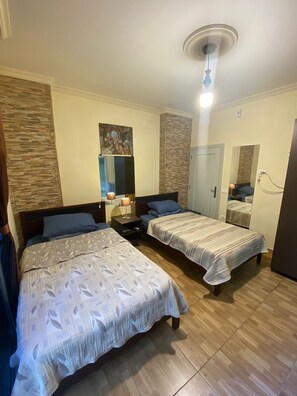 Ropa de cama de alta calidad, colchones Select Comfort y minibar 