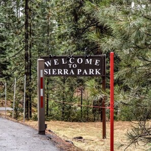 Property grounds - This 2 bed, 1.5 bath cottage is Rustic, comfortable and cozy! (Long Barn)