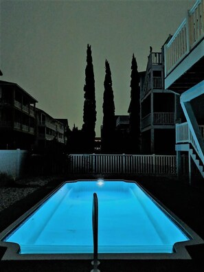 Alberca al aire libre y alberca climatizada