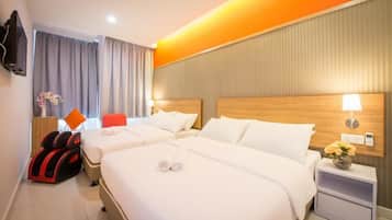 Family Room | Desk, soundproofing, iron/ironing board, free WiFi