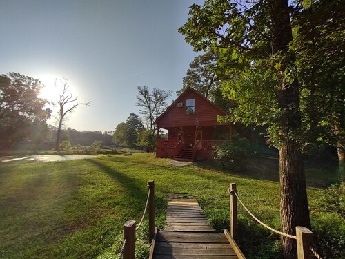  2-Story Farm Cabin - Sleeps 5 - 50 Acres