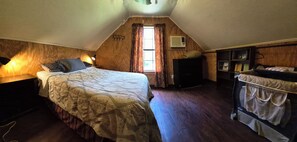 3 bedrooms, desk, iron/ironing board, WiFi (free) -  2-Story Farm Cabin - Sleeps 5 - 50 Acres (Flint)